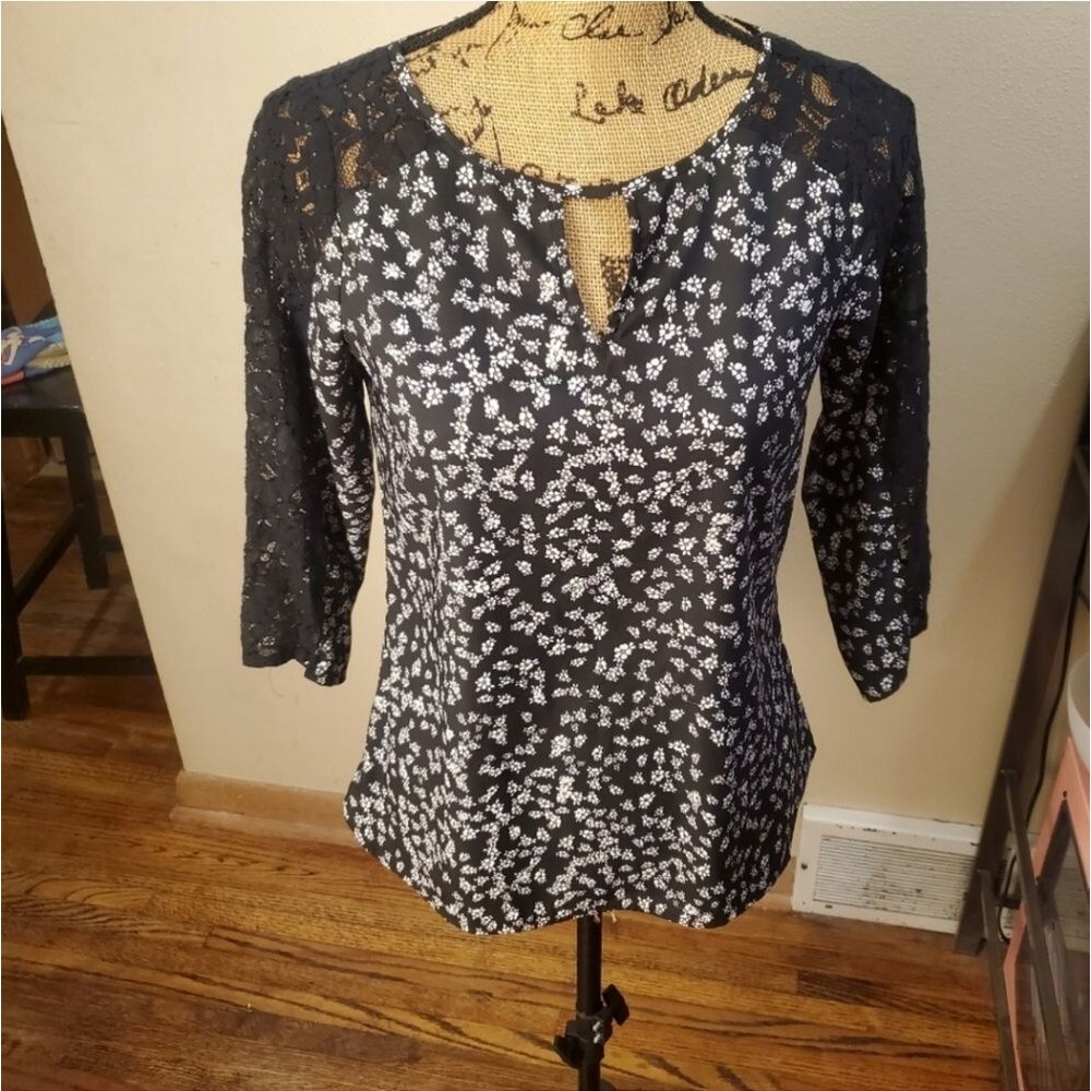 Express Black White Floral Lace Raglan Sleeve Keyhole Scoop Neck Blouse Size XS